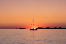 Soggiorno per due persone a Tropea con giro in barca al tramonto e cena