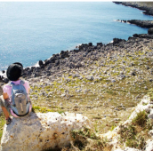 Escursione a piedi dalla Grotta della Poesia a Torre Sant’Andrea