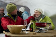 Notte in un igloo durante la settimana Svizzera