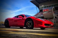 Cinque giri in pista con Ferrari F8 Tributo 