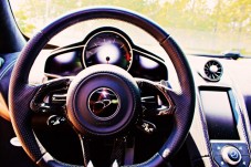 Un giro in pista su una McLaren Artura Performance - Torino