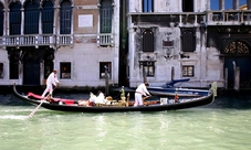 Serenata in gondola con musicista a bordo