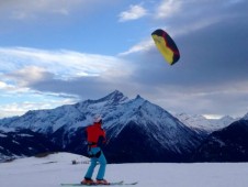 Corso di snowkite di 1 giorno per gruppo di 4 persone