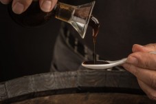 Degustazione di Aceto balsamico in Acetaia a Parma