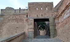 Guided tour of Monzón Castle with wine tasting from Barcelona