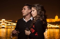 Crociera con cena e spettacolo folcloristico a Budapest