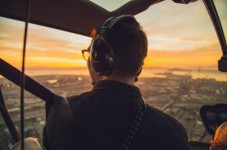 Lezione di Volo per coppia a Brescia e Degustazione Vini sul Lago di Garda