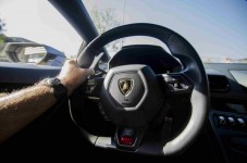 2 Giri in Lamborghini Avio su Pista da Passeggero a Torino