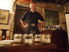 Tour della città vecchia di Edimburgo con degustazione di whisky