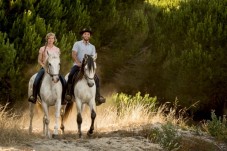 Passeggiata a cavallo per due sulle spiaggie del Portogallo