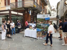 Costigliole Asti La panchina gigante e i vini