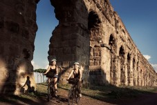 Tour in bici elettrica della Via Appia Antica, Catacombe e Acquedotti
