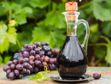 Degustazione di Aceto balsamico in Acetaia a Parma