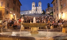 Roma: tour di notte con vino e stuzzichini