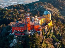 Fuga Romantica a Sintra: Tra Castelli Fiabeschi e Scogliere sull'Oceano