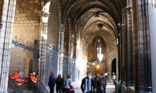 Private guided tour in Barcelona's old town with lunch