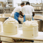 Visita a un Caseificio di Parmigiano Reggiano con Degustazione