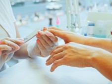 Manicure con Smalto Semipermanente per Madre e Figlia