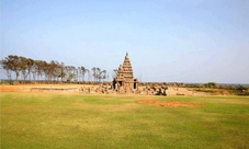 A full day excursion to Mahabalipuram en-route visit Dakshinachitra