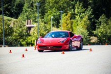 Guida una Ferrari F12 Berlinetta 30 minuti