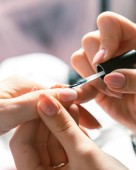 Manicure con Smalto Semipermanente per Madre e Figlia