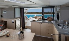 Catamarano a vela tra Sardegna e Corsica