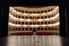 Spettacolo dell'Opera al Teatro Petruzzelli di Bari - Ingresso Gold Premium