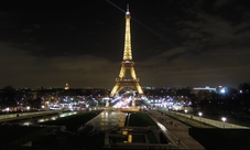 Visita guidata notturna sulla Torre Eiffel con biglietti salta fila