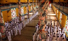 Private Tour to Cao Dai Temple and Cu Chi Tunnels