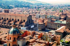 Soggiorno per due a Bologna e tour a piedi del centro