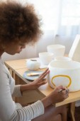 Aperitivo e Decorazione di un Utensile in Ceramica per Madre e Figlia