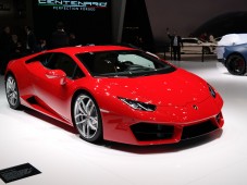 Giro in pista su una Lamborghini Huracan & soggiorno 1 notte