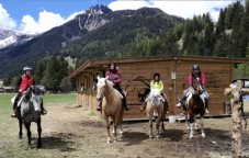 Passeggiata a cavallo nella Val di Fassa