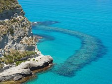 Soggiorno per due persone a Tropea con giro in barca al tramonto e cena