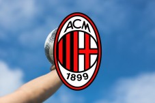 Pacchetto Milan Gold - Partita + Hotel + Tour San Siro e Casa Milan per due