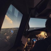 Pilota un Boeing 737 per un giorno con il simulatore di volo