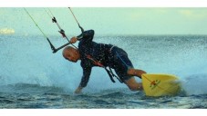 Noleggio attrezzatura Kitesurf per un giorno & soggiorno 1 notte