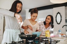 Corso di Cucina con una Cesarina per addio al nubilato o celibato