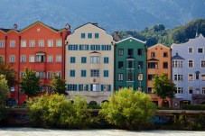 Viaggio a Innsbruck per due con Volo, Soggiorno e Tour Privato del Centro Storico