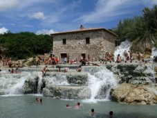 Esperienza Termale di Lusso: Notte alle Terme di Saturnia 