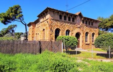 Magic Montserrat e Gaudi's Güell Colony biglietti salta-fila e tour di mezza giornata da Barcellona
