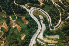 Weekend di Lusso nella Motor Valley: Guida Ferrari, Hotel 4/5 Stelle e Cena Stellata