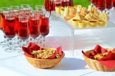 Aperitivo e Teatro per 4 Amiche