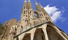 Sagrada Familia, Palau Güell and La Pedrera fast track tickets with lunch