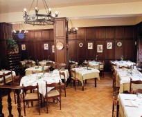 Cena e opera in ristorante tipico nel cuore di Firenze