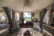 Soggiorno in suite tenda di lusso con chic picnic