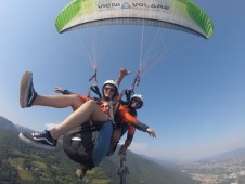 Volo con parapendio libero 