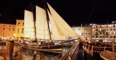 Crociera Serale con Spettacolo Pirotecnico, Drink, Buffet e Musica Live