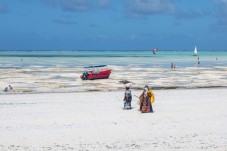 Zanzibar, l'Isola delle Spezie: Tramonti in Dhow e Notti Fronte Mare in Coppia