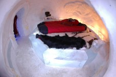 Notte in un igloo durante la settimana Svizzera